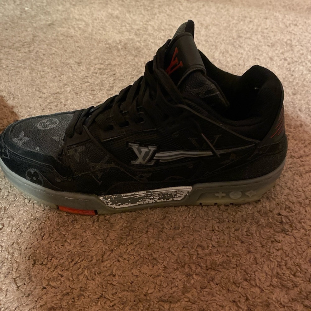 Louis Vuitton Black shoes with no box but they are real - Picture 3 of 6